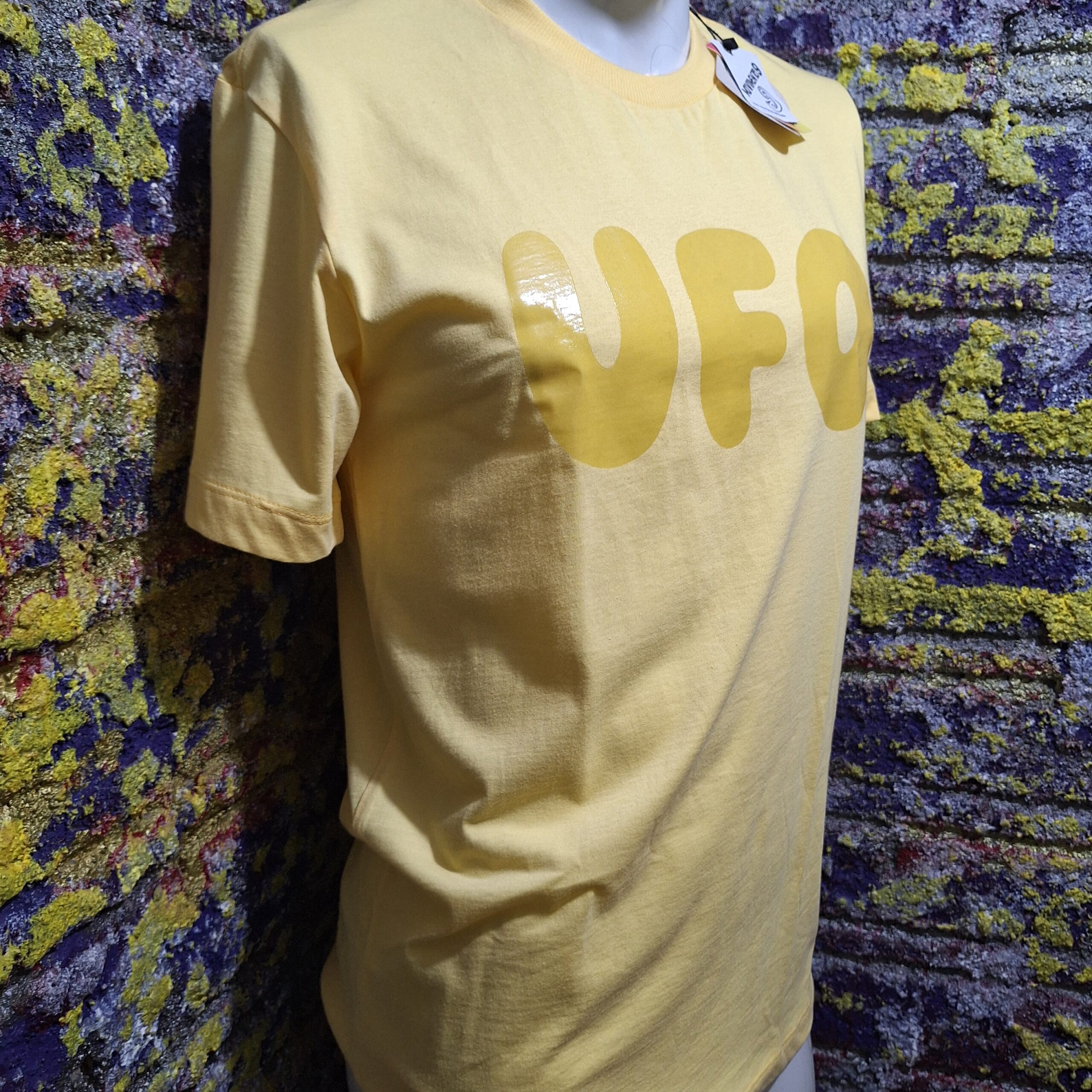 CAMISETA UFO / Efeito Gel Incolor / Peça Única Tamanho / P - Imagem 6